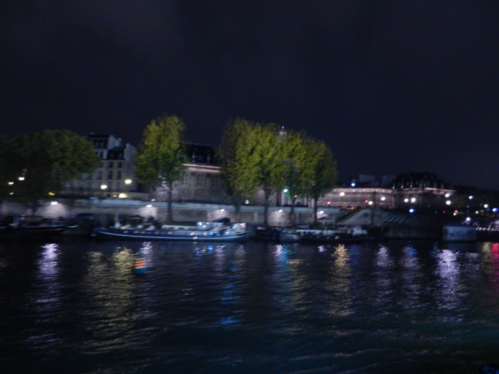 paris/boats-on-the-seine-night-1.jpg