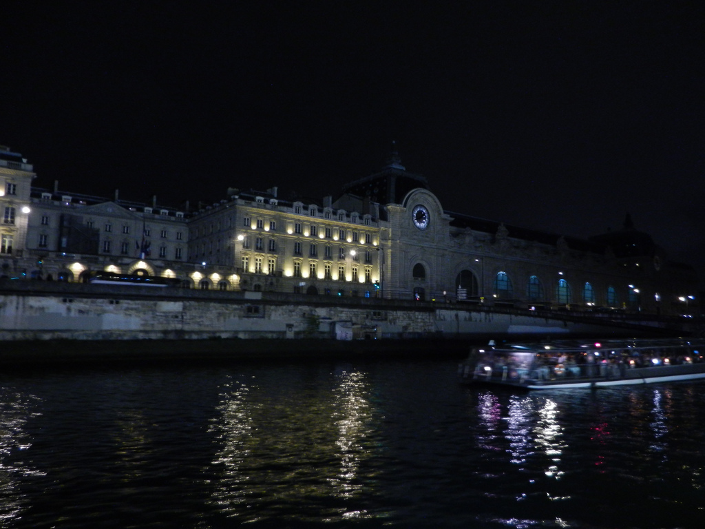 paris/boats-on-the-seine-night-2.jpg