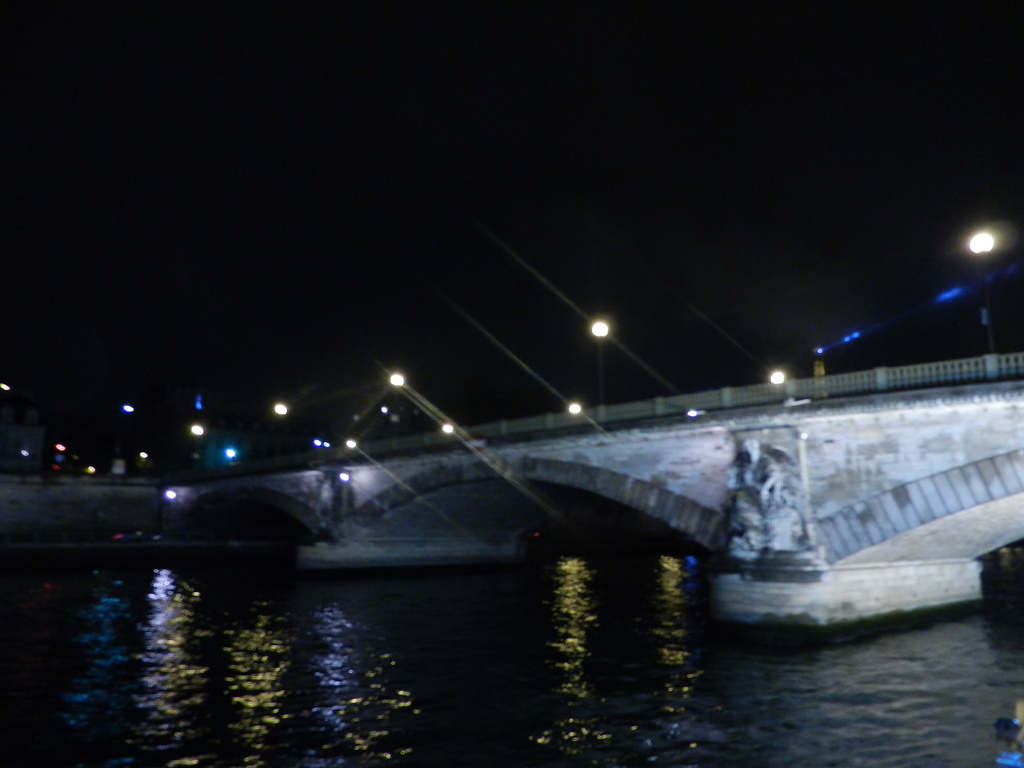 paris/bridge-across-the-seine-paris-2.jpg