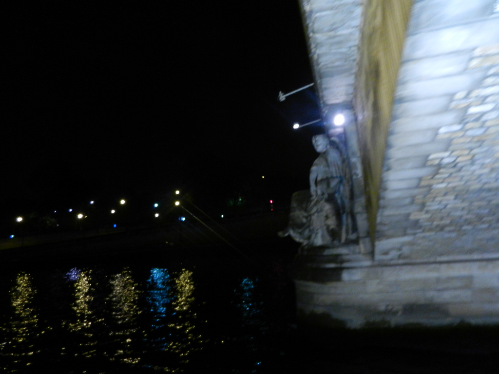 paris/bridge-across-the-seine-paris-3.jpg