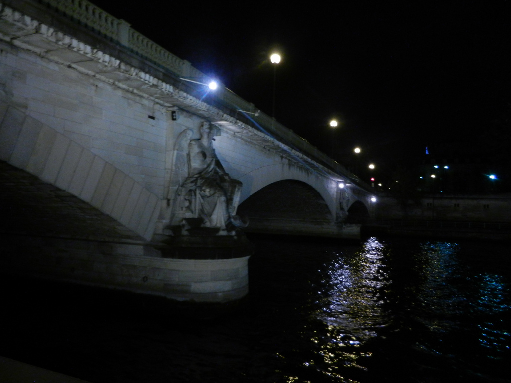 paris/bridge-across-the-seine-paris-4.jpg